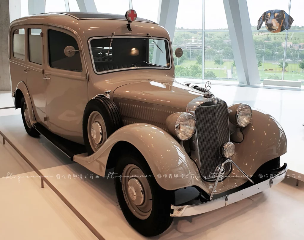 1937 第一輛利用賓士320底盤 製造的救護車