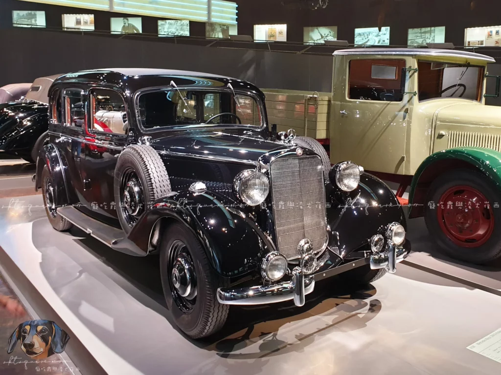1938 第一部專為載乘客所打造出的一般車款 Mercedes-Benz 260 D Pullman sedan